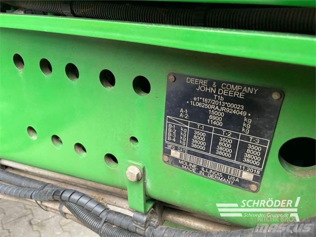 John Deere 6250 R Traktori