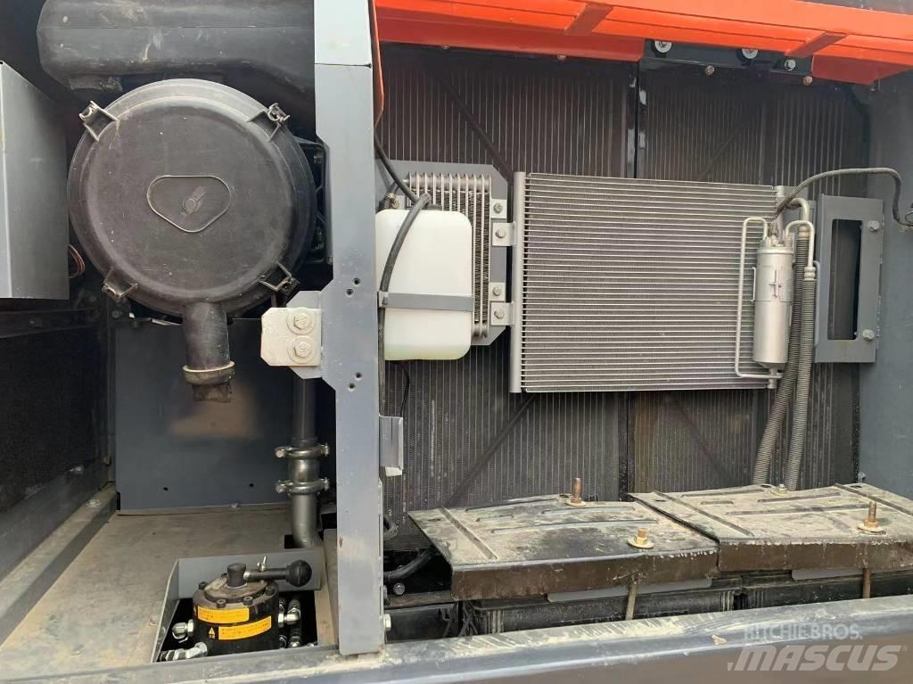 Hitachi ZX 200-3 Bageri guseničari