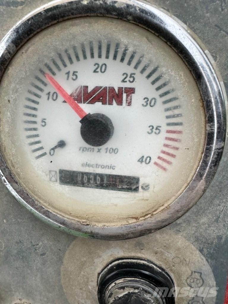 Avant 528 Višenamenski utovarivači