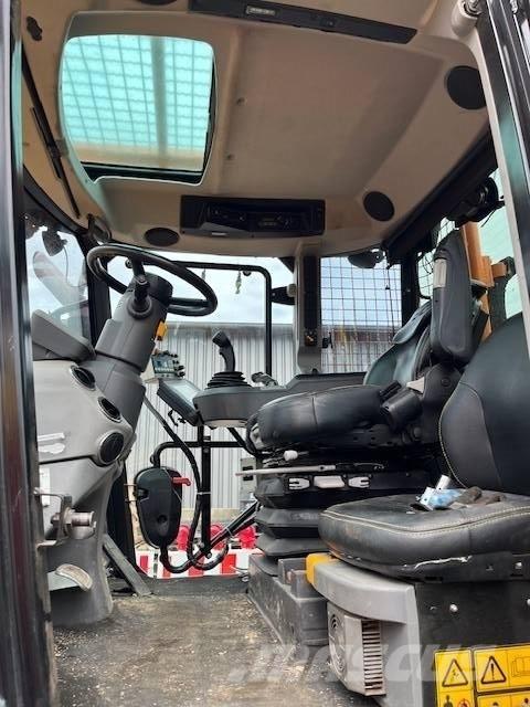 JCB Fastrac 4220 Traktori