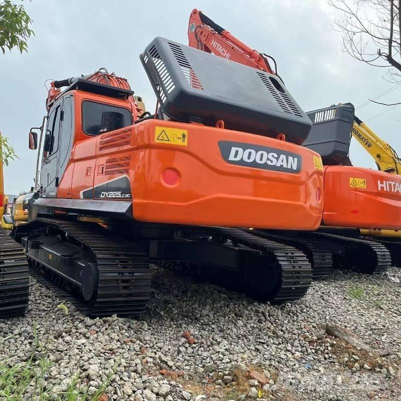 Doosan DX225 Bageri guseničari