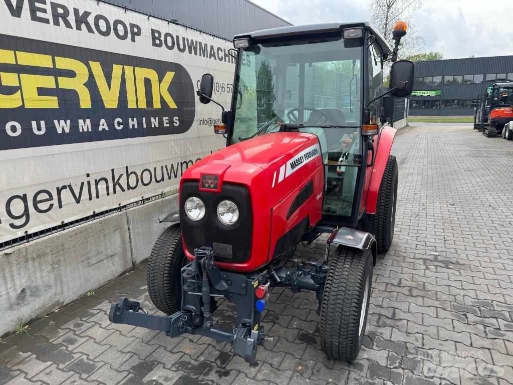 Massey Ferguson 1547 Traktori