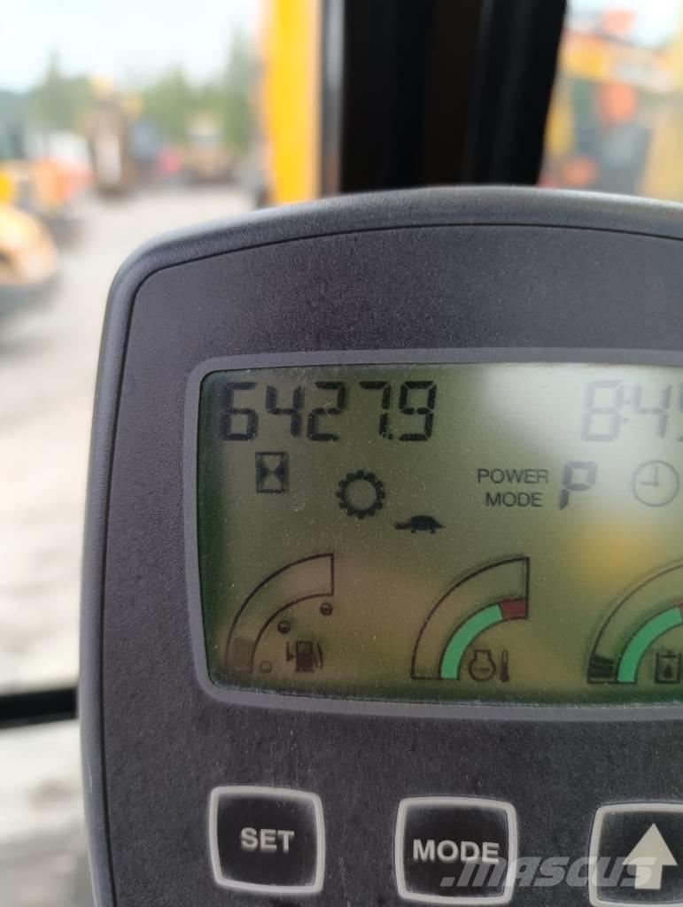 JCB JS 260 LC Bageri guseničari