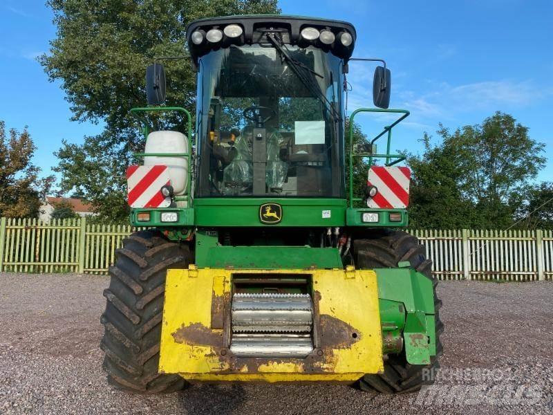 John Deere 7400 Mašine za stočnu hranu sa sopstvenim pogonom