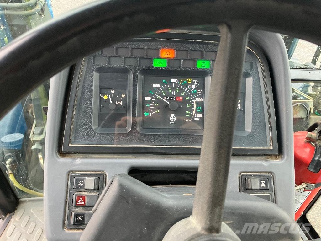 New Holland 5635 Traktori