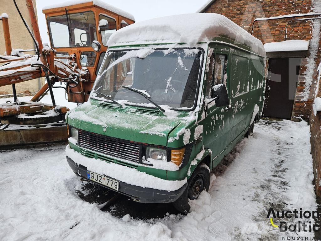 Mercedes-Benz 207D Sanduk kombiji