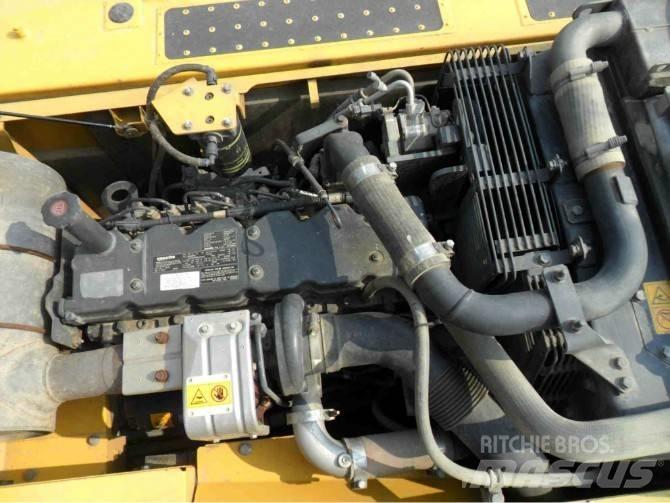 Komatsu P C200-8 Bageri guseničari