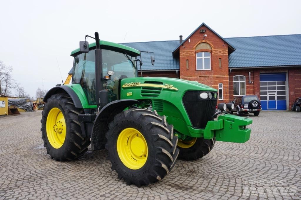 John Deere 7920 Traktori