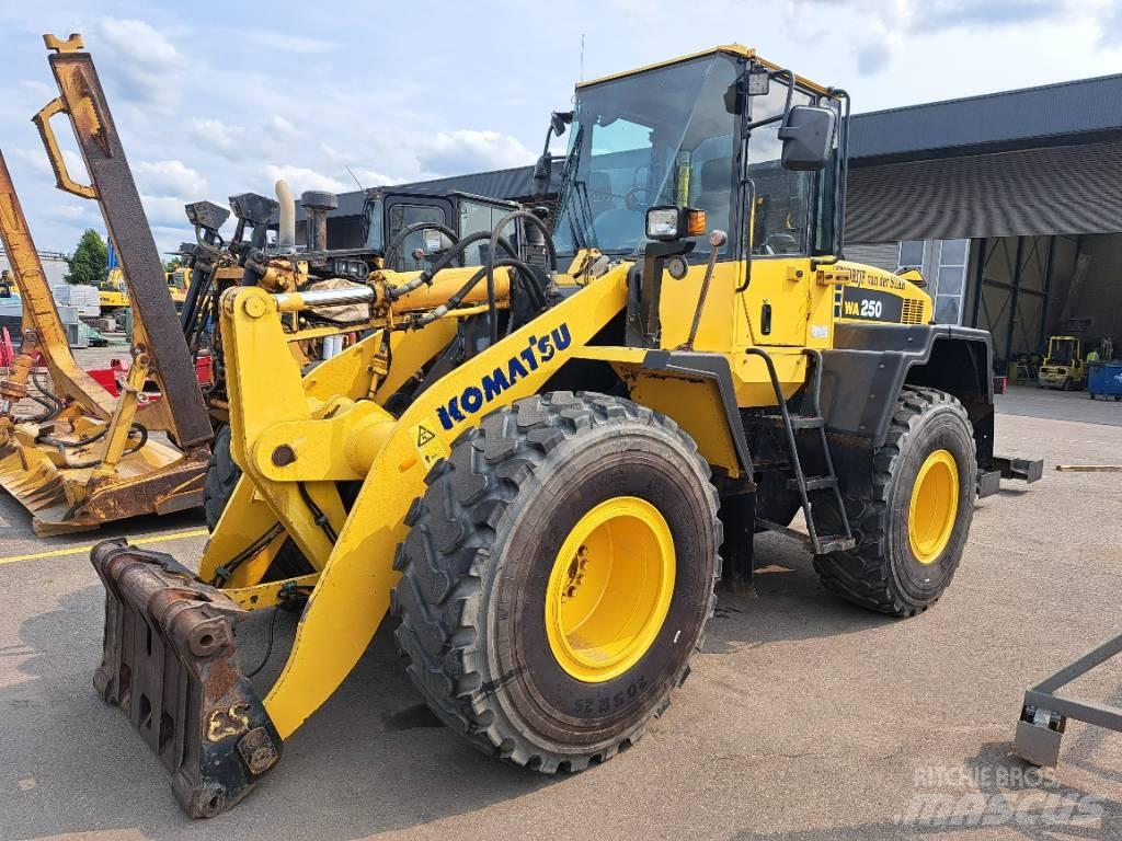 Komatsu WA 250-5H Utovarivači na točkove