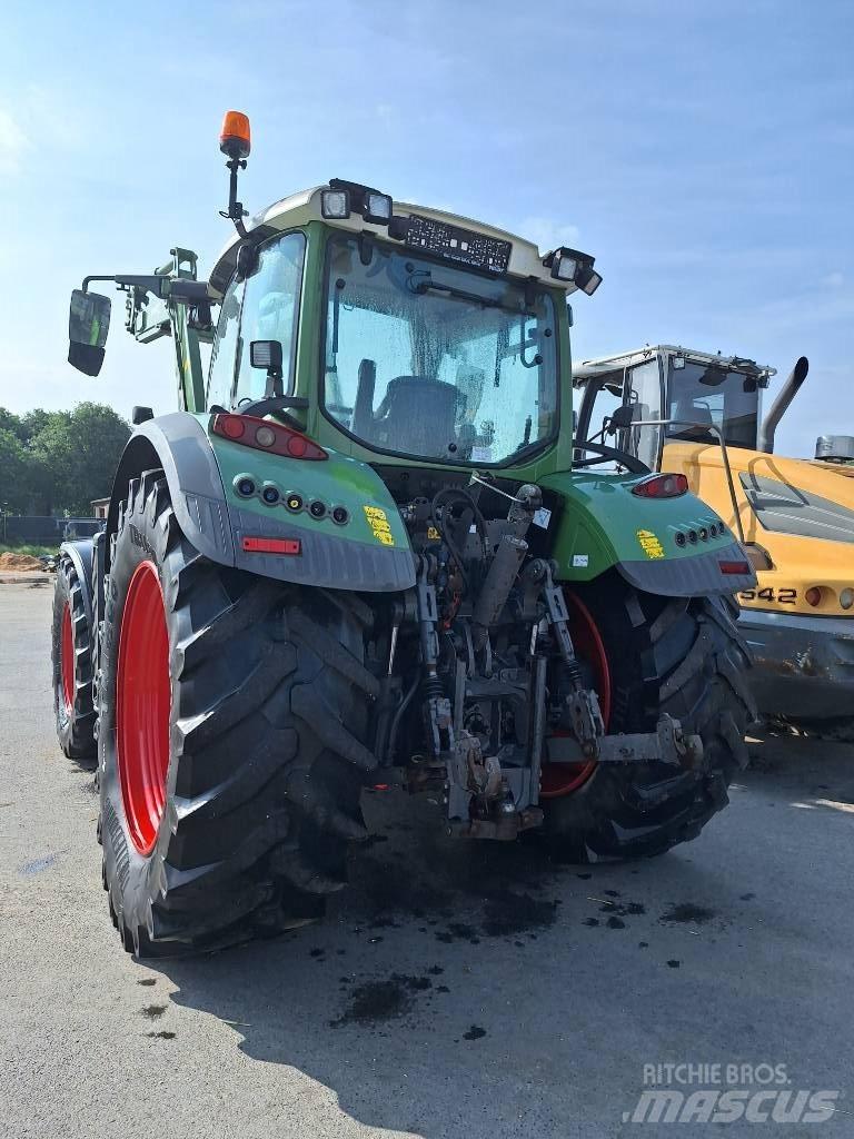 Fendt 718 Vario Traktori