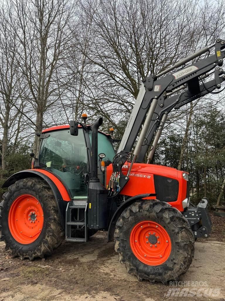 Kubota M135GX Traktori
