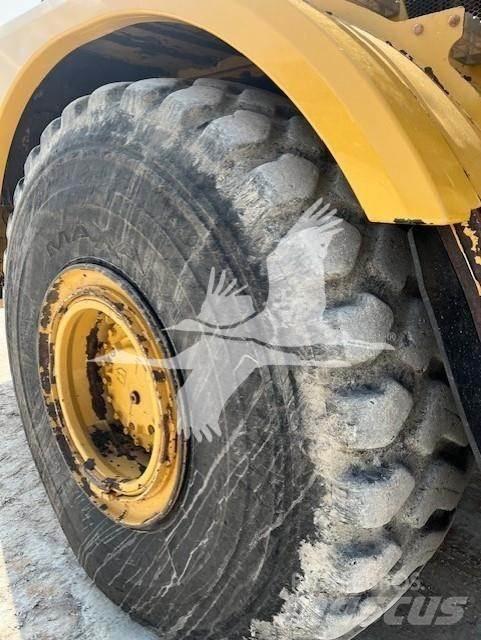 CAT 740B Zglobni damperi