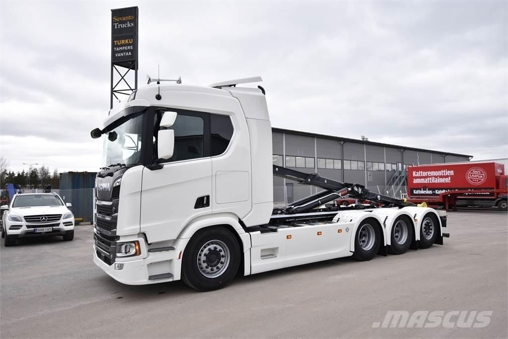 Scania R590 8X4 Rol kiper kamioni sa kukom za podizanje tereta