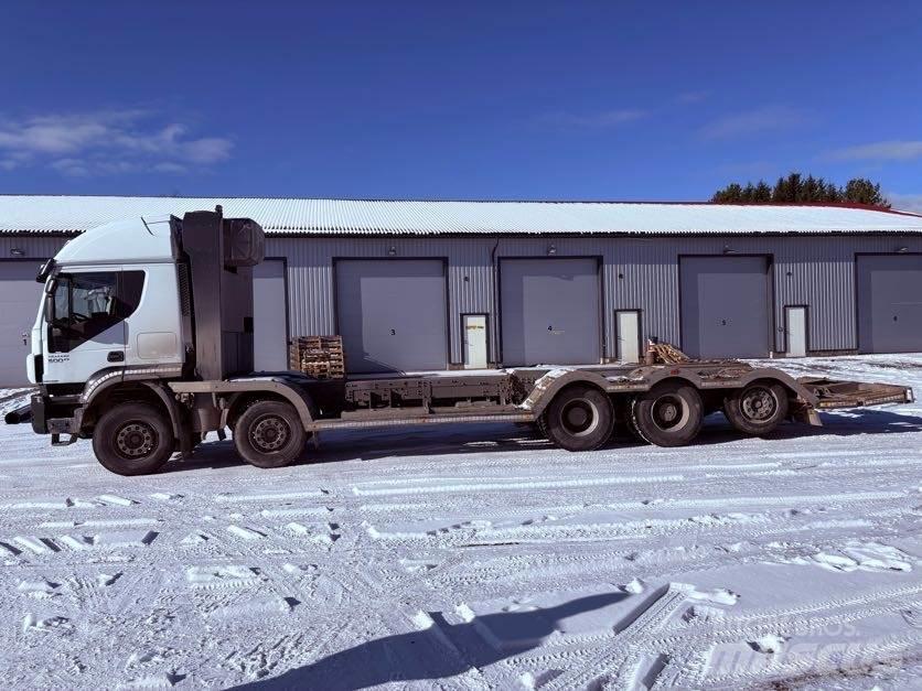 Iveco Trakker Kamioni za prevoz šumarskih mašina