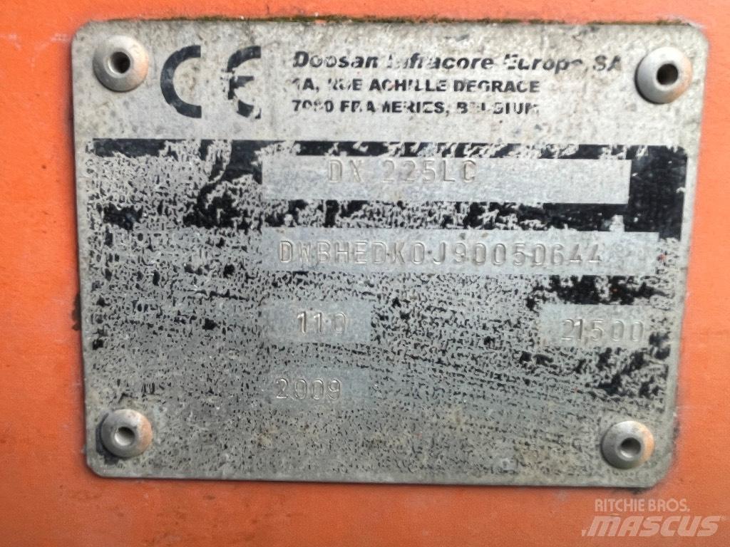 Doosan DX 225 LC Polovni bageri sa dugom rukom
