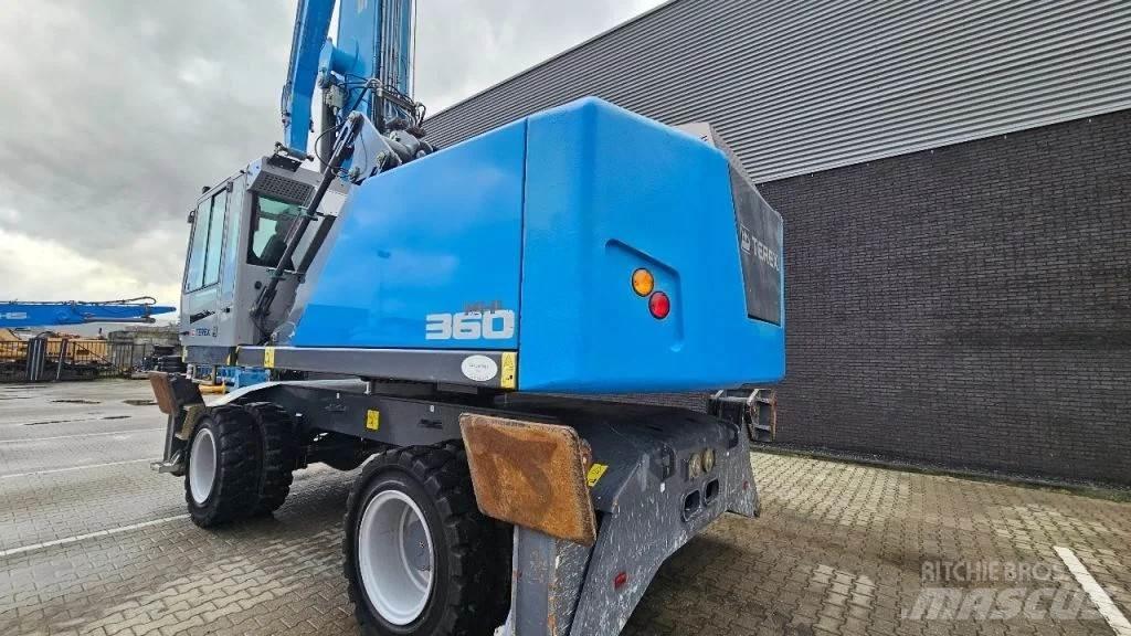 Fuchs MHL360 Bageri za prenos primarnih/sekundarnih sirovina
