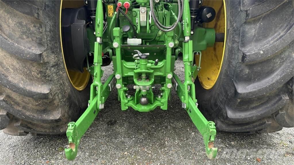 John Deere 6M240 Traktori
