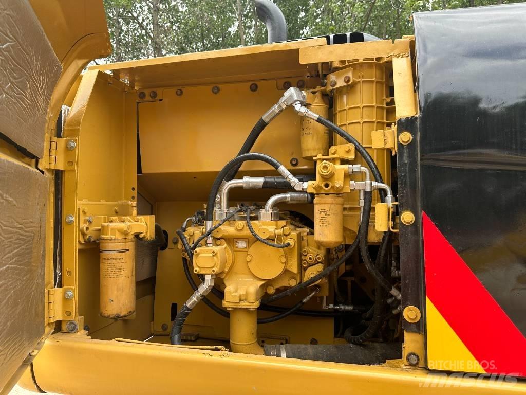 CAT 320D Bageri guseničari