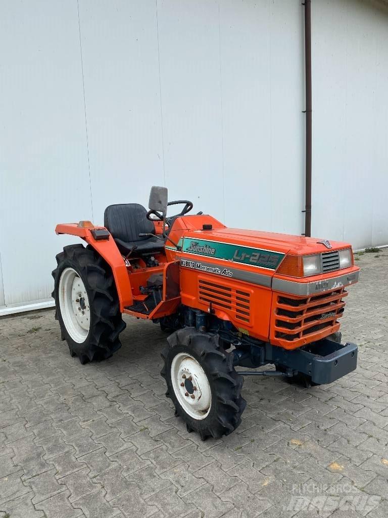 Kubota L1-225 Manji traktori