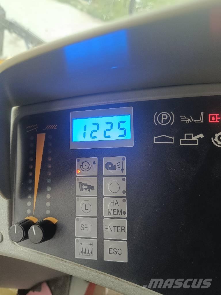 New Holland TC 5050 Kombajni