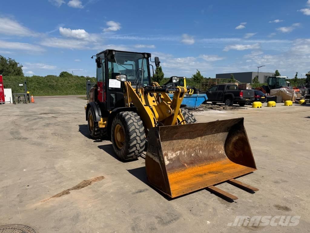 CAT 906M Utovarivači na točkove