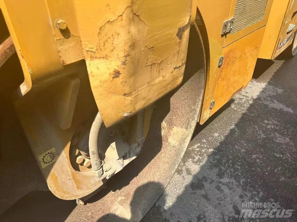 XCMG XD 82 Nabijači zemlje