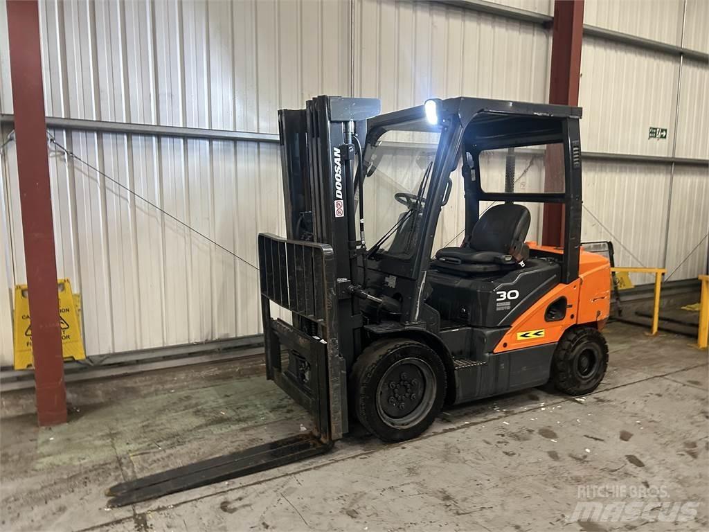 Doosan D30S-5 Dizelski viljuškari