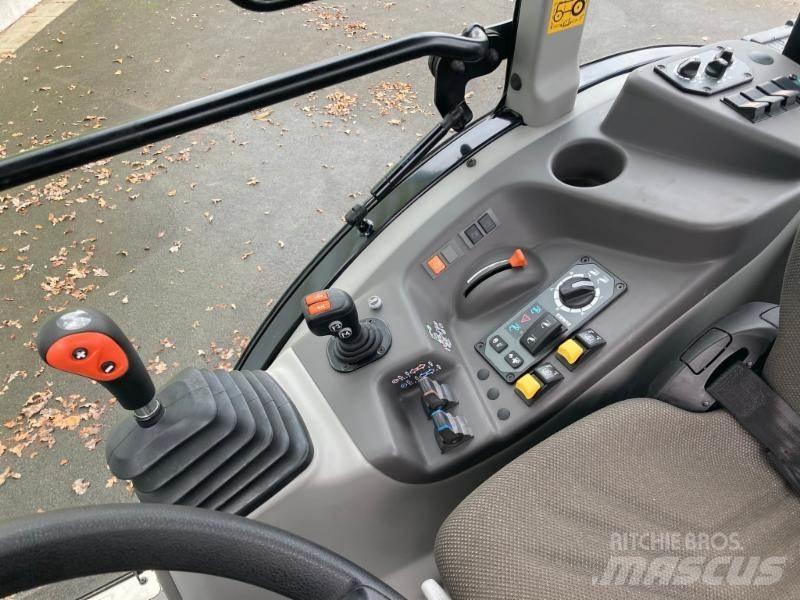 CLAAS NEXOS 240 M Traktori