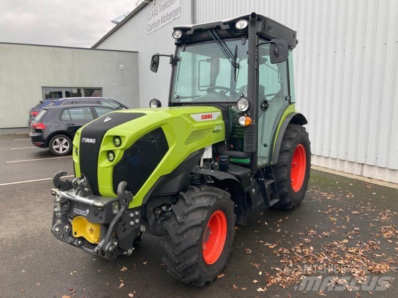 CLAAS NEXOS 240 M Traktori
