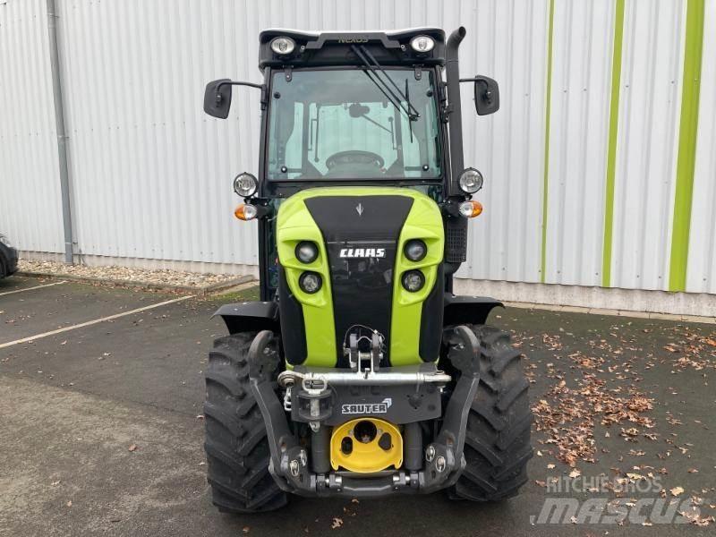 CLAAS NEXOS 240 M Traktori