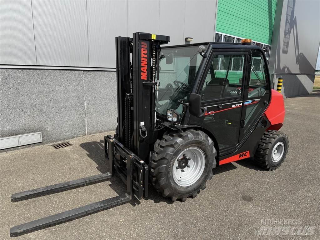 Manitou MC25-4 Vanterenski viljuškar