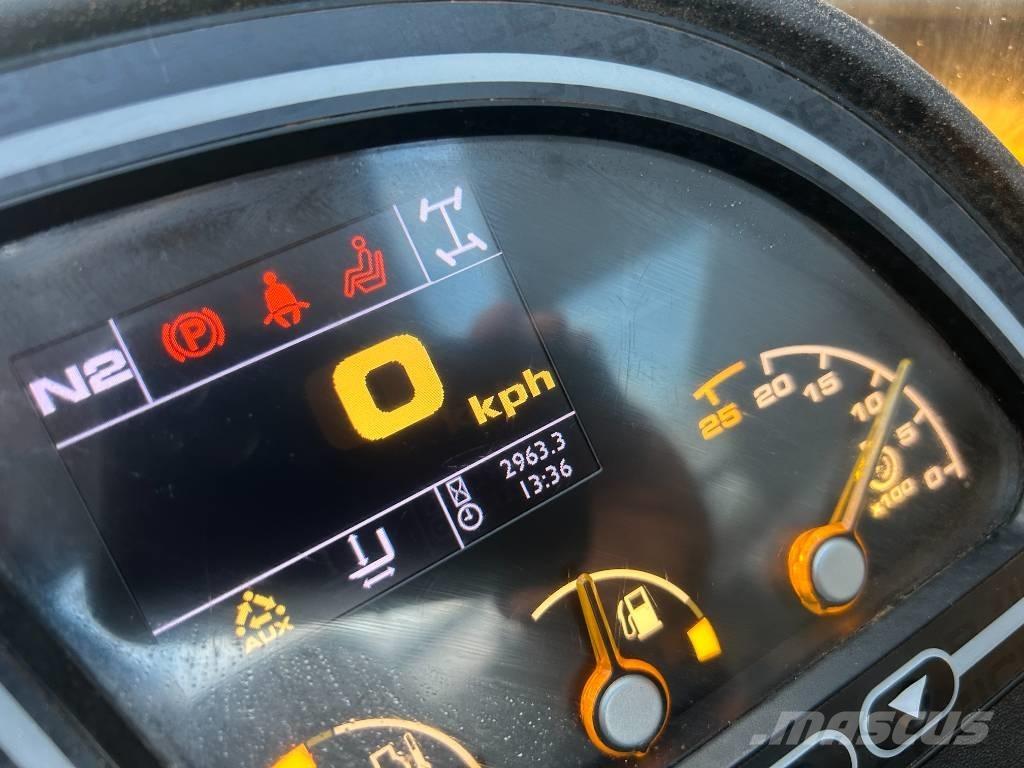 JCB 540-140 Hi Viz Teleskopski viljuškari