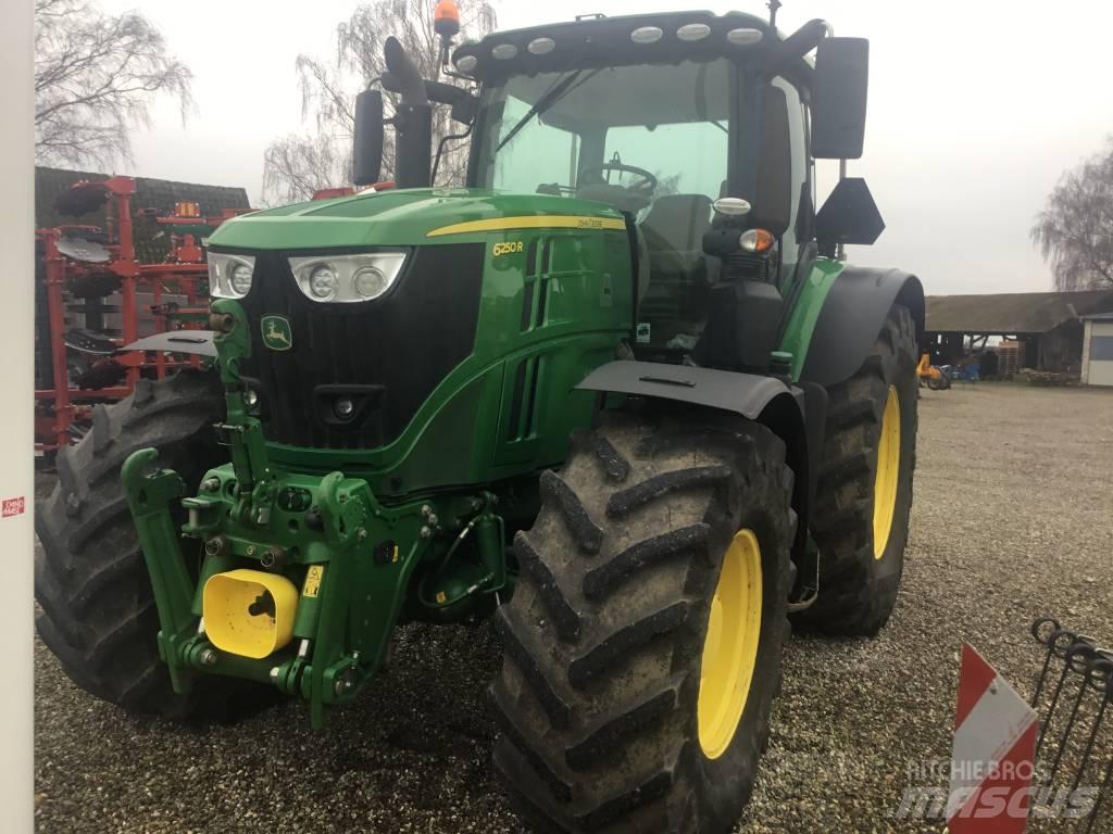 John Deere 6250R Traktori