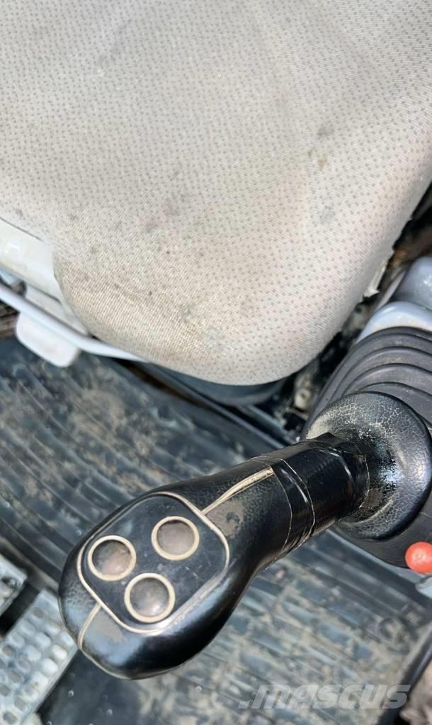 Hitachi ZX 135 US-6 Bageri guseničari