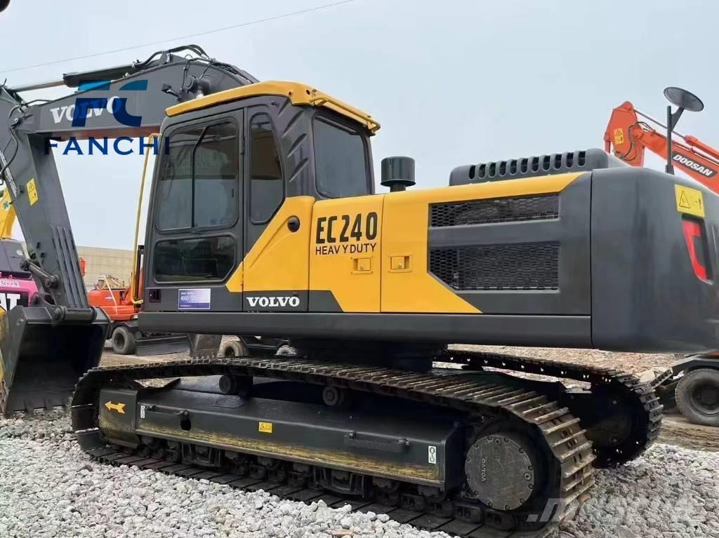 Volvo EC 240 Bageri guseničari