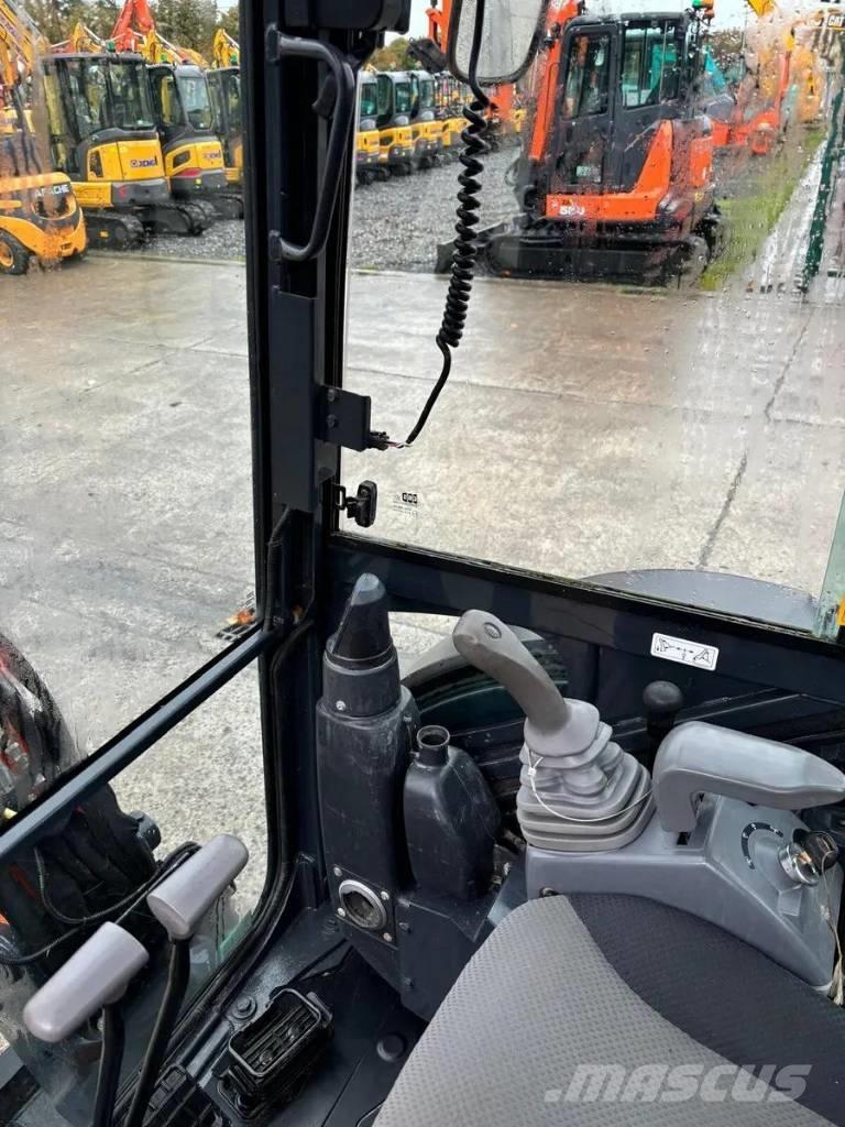 Hitachi ZX26U-6CR Mini bageri < 7t