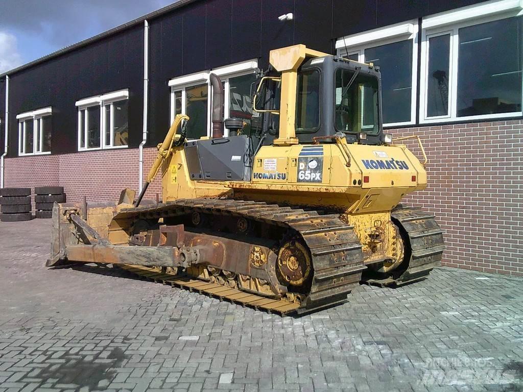 Komatsu D65PX-15 Buldožeri guseničari