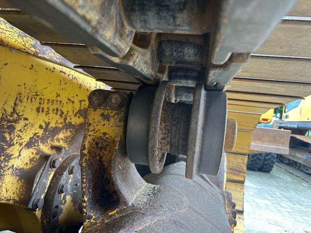 Komatsu D65PX-15 Buldožeri guseničari