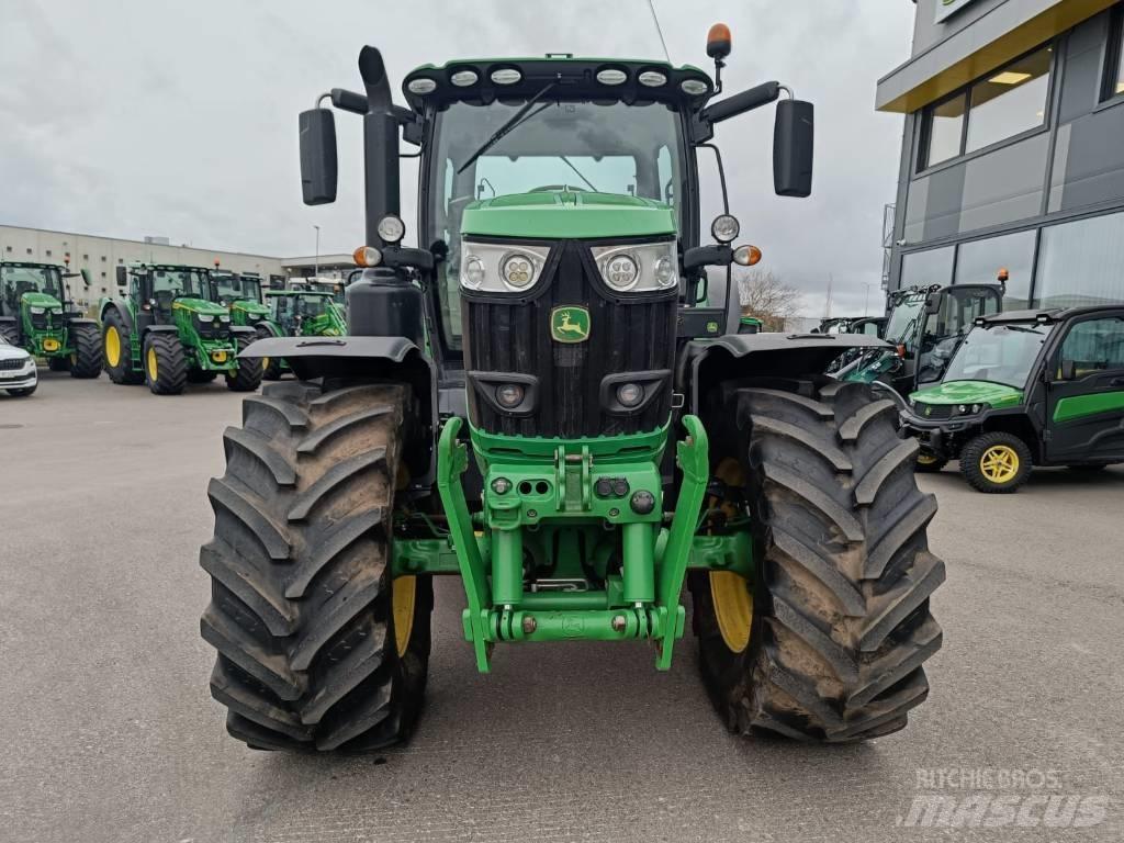 John Deere 6215 R Traktori