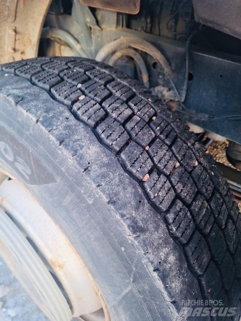 Volvo F 12 Kamioni sa otvorenim sandukom