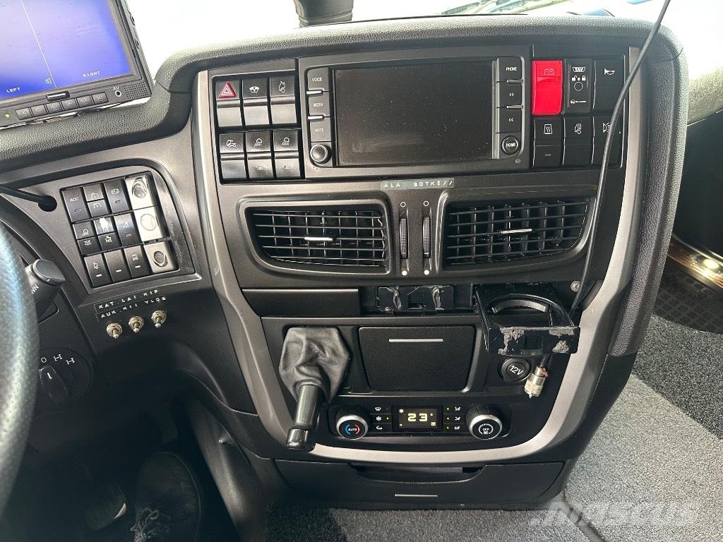 Iveco Stralis 8x4*4 Rol kiper kamioni sa kukom za podizanje tereta