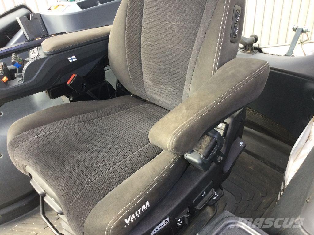 Valtra Q265 Traktori