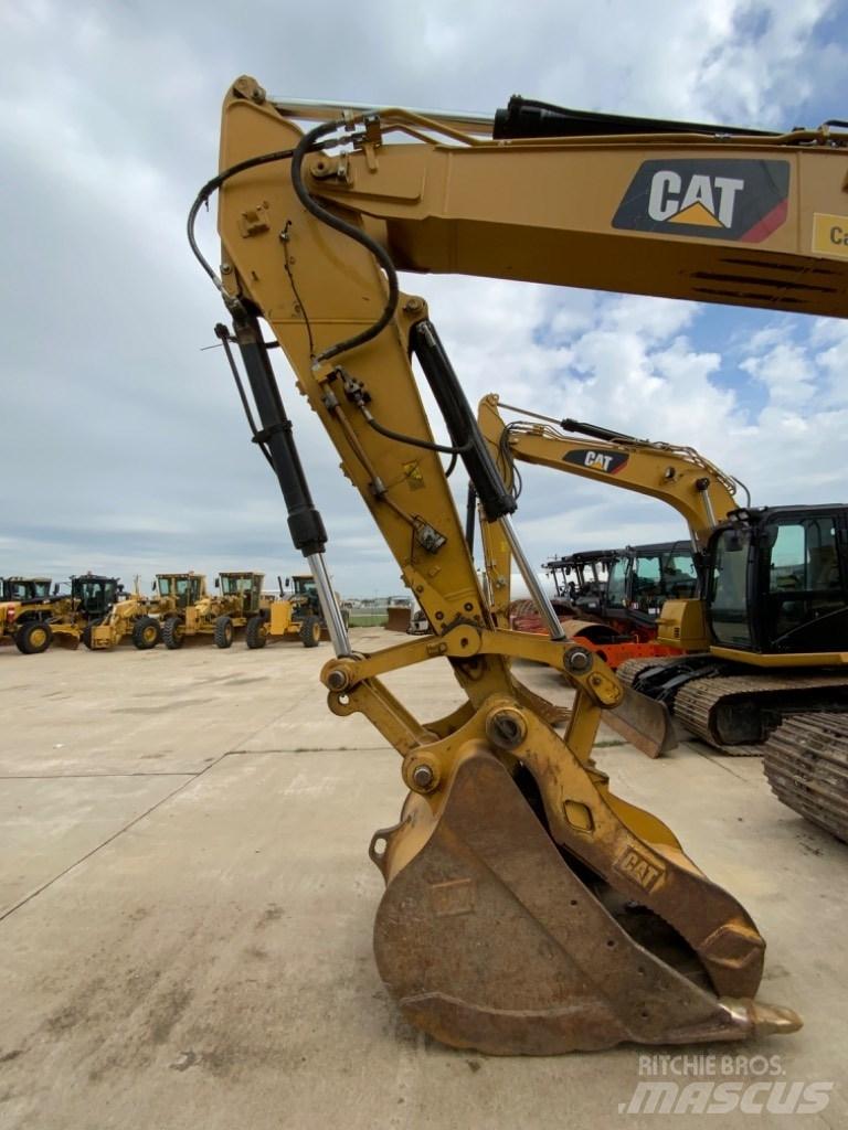 CAT 323 Bageri guseničari