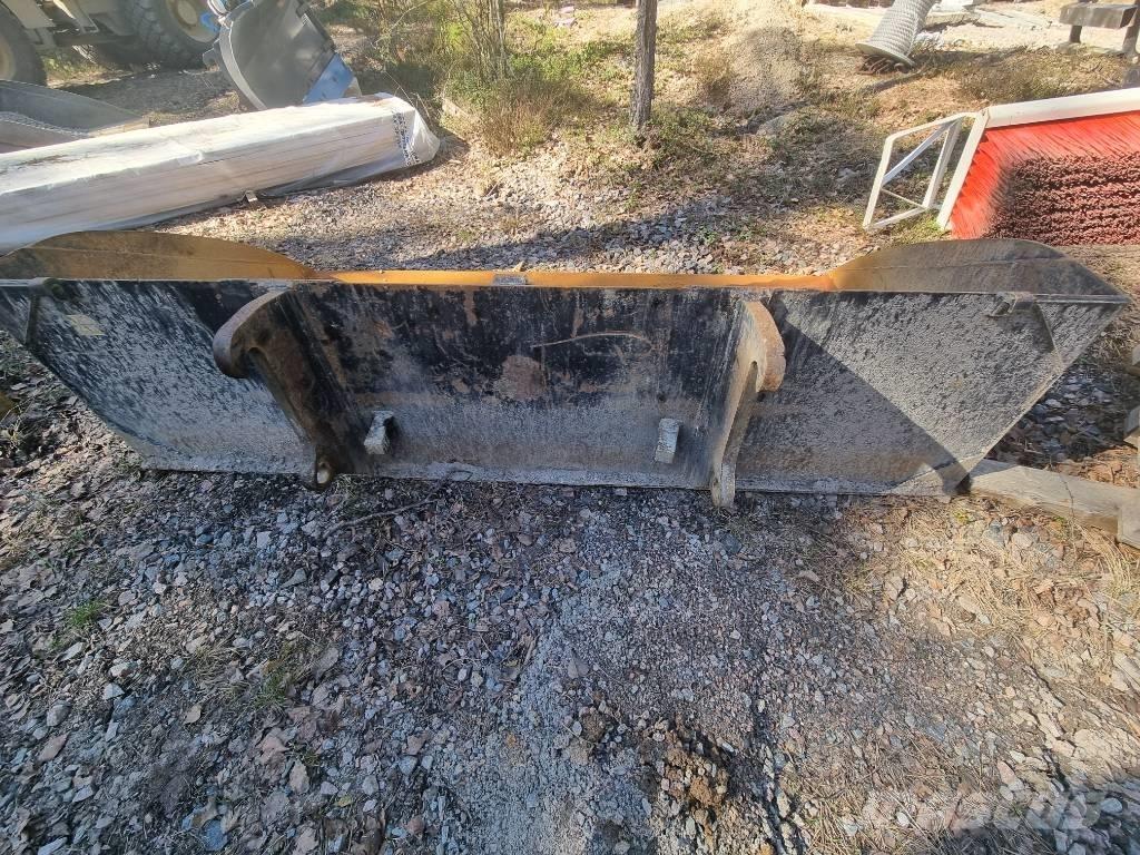 CAT 908M -2015 Utovarivači na točkove