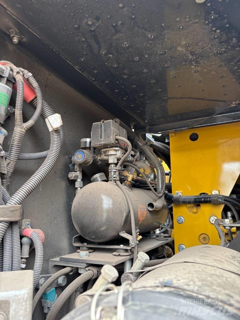 Komatsu PW180-11 Bageri točkaši