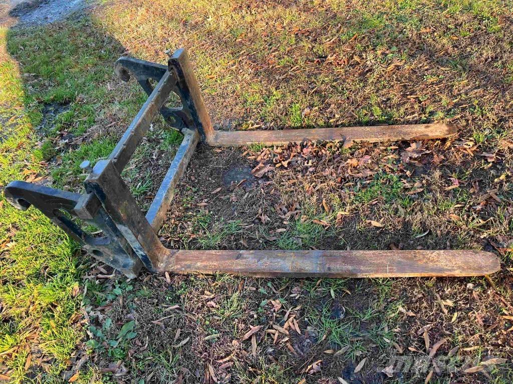 CAT 908M Utovarivači na točkove