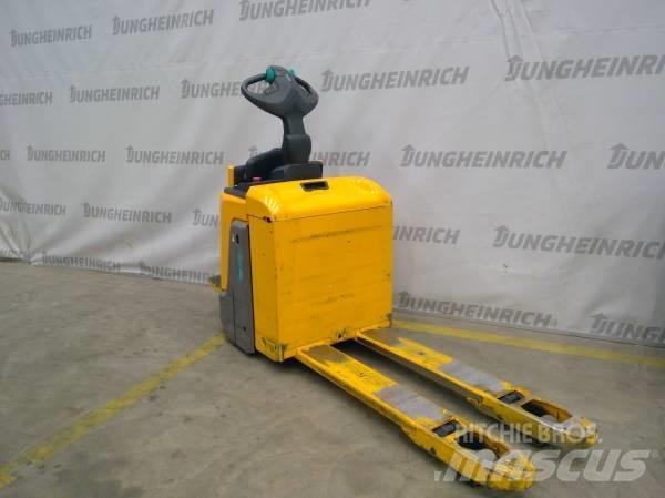 Jungheinrich ERE 225 Nisko podizni električni viljuškar sa stajalištom