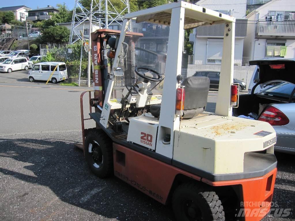 Nissan PH02A20 Viljuškari - ostalo