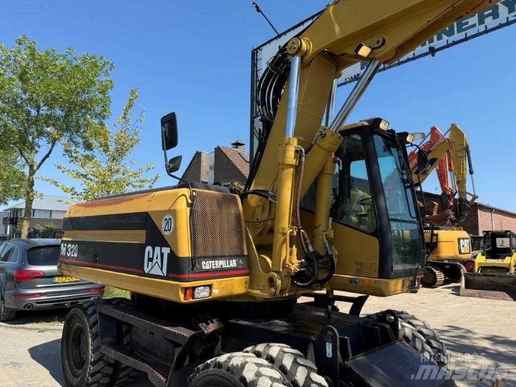 CAT M320 2001 Bageri točkaši