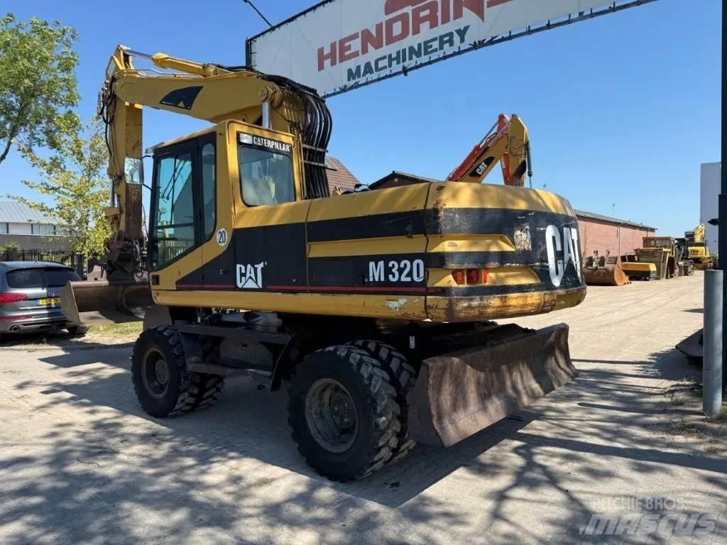 CAT M320 2001 Bageri točkaši